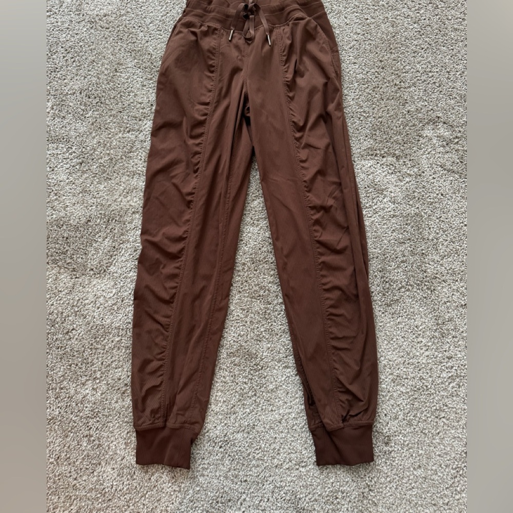 Lululemon studio jogger size 6 good condition